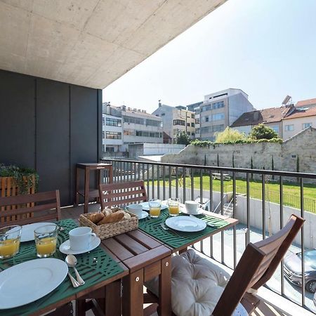 Lovelystay - Downtown Balcony Apartment With Free Parking Porto Exterior foto